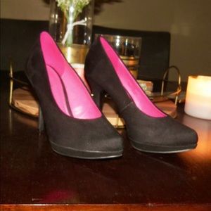 Xappeal size 8 low platform black suede pumps